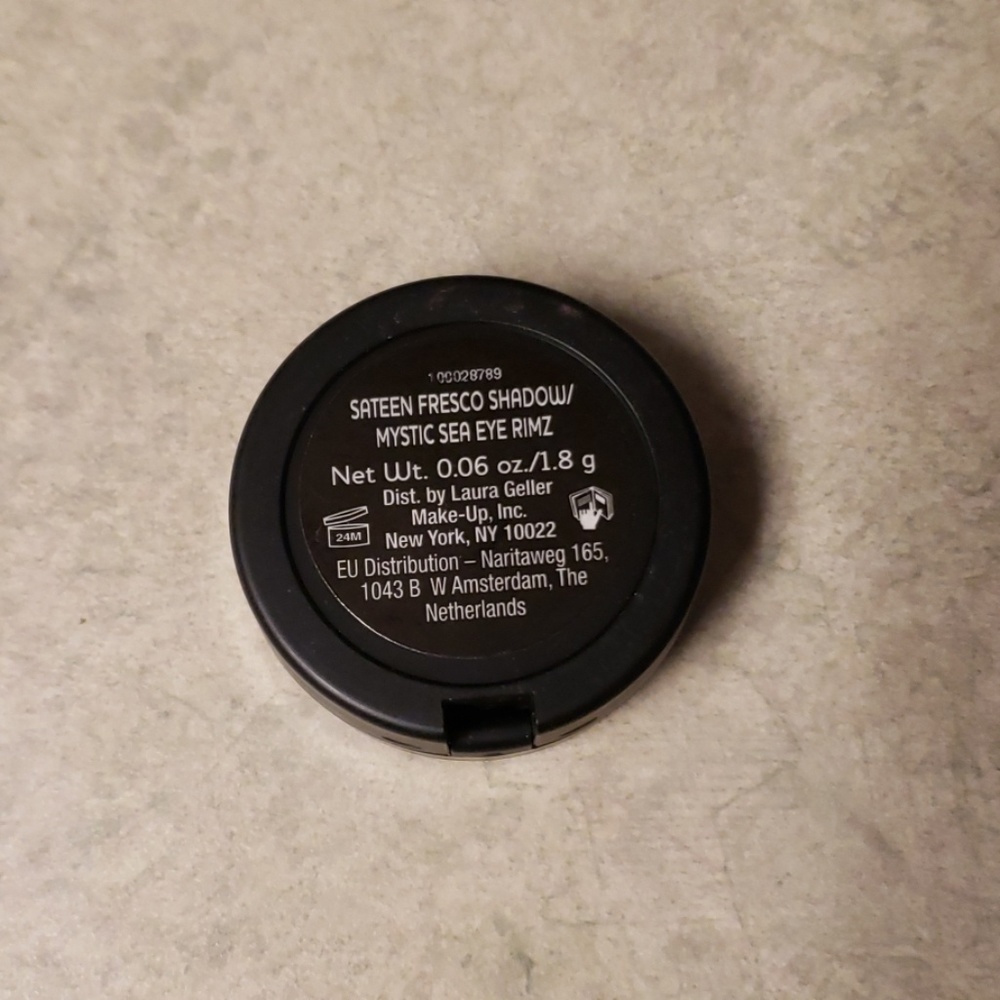 eyeshadow - Picture 2 of 3